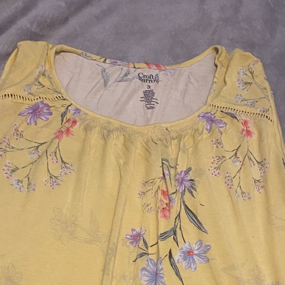 Croft and Barrow 2XL light yellow sleeveless floral top